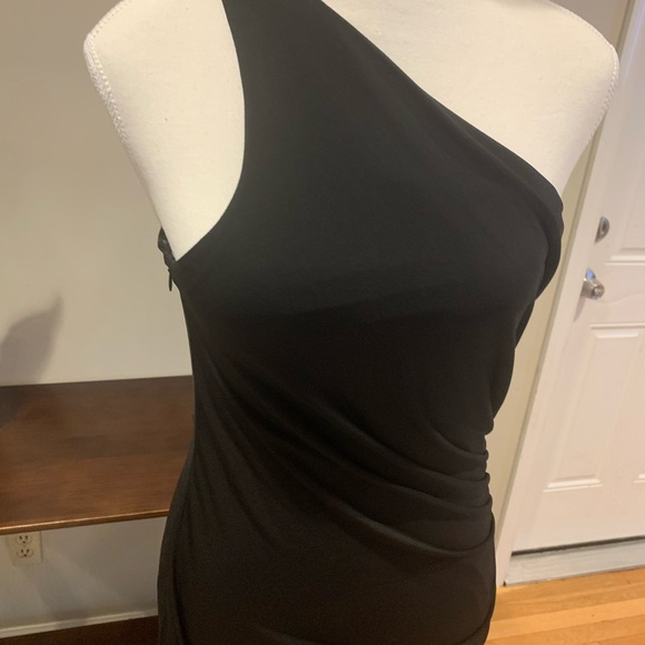 Elegant and sophisticated black dress - Picture 4 of 6